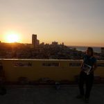 Mauras Referat über Fidel Castro über der Skyline von Havanna
